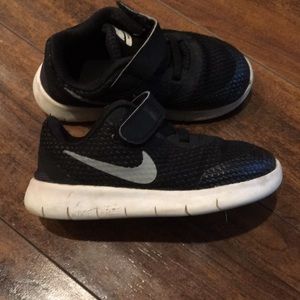 Toddler boy Nike Free RN shoes